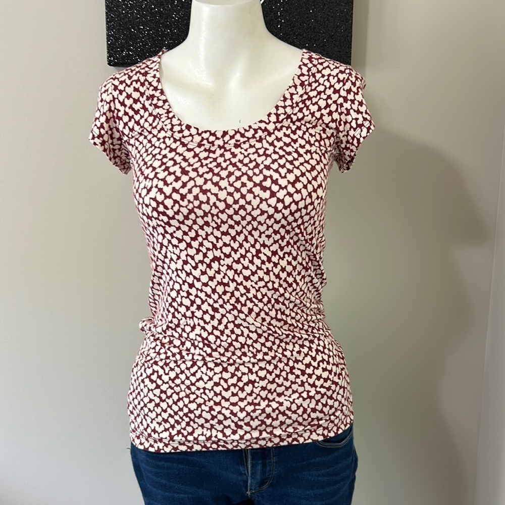 THEORY RED IVORY PRINT JUIN SCOOP NECK CAP SLEEVE T SHIRT TOP SMALL